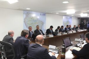 Em reunião sobre Amazônia, Flávio Dino dá lição de moral em Bolsonaro