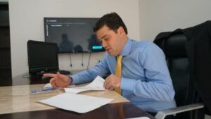 Deputado Leandro Bello apresenta projeto na área da Educação