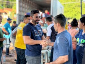 Peritoró: Prefeito Dr. Júnior faz entrega de frango natalino e inaugura sistemas de abastecimento de água