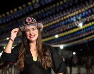 Prefeita Fabiana Mendes prestigia encerramento das festividades juninas em Presidente Vargas