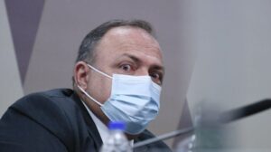 Ex-mulher de Pazuello procura CPI da Covid para depor