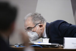 Queiroga diz em CPI que férias de Bolsonaro contribuíram com propagação da Covid-19