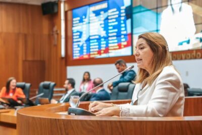 Iracema Vale parabeniza Gedema, Diretoria de Saúde e Sementinha por trabalho realizado no ‘Outubro Rosa’