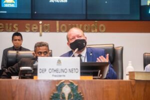 Othelino promulga lei que destina recursos ao Fundo Estadual de Saúde para ações de combate à Covid-19