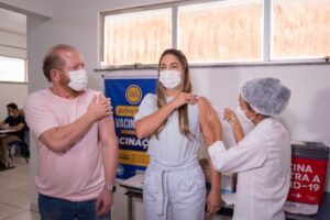 Othelino e Ana Paula são imunizados com terceira dose contra a Covid-19