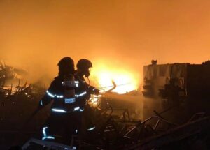 Incêndio de grandes proporções destrói estabelecimento comercial em São Luís