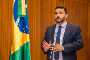 Yglésio fecha com Brandão e prega consenso na base de Dino