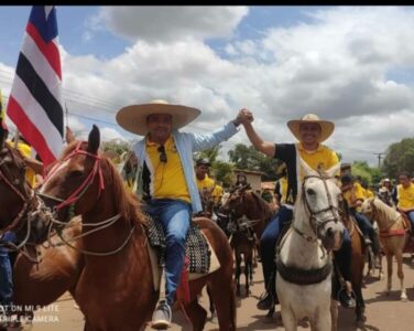 Prefeito Toinho acompanhado de Romeu Patioba participam de grande cavalgada em Gonçalves Dias