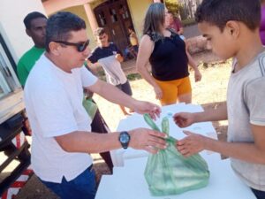 Vargem Grande: Braga distribui uma tonelada de peixes em parceria com deputado Yglésio