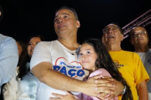 Fred Campos e Mariana Brandão oficializam candidatura em noite histórica