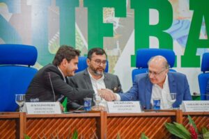 Juscelino Filho participa da assinatura do contrato de gestão do Centro de Bionegócios da Amazônia