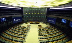 Políticos só retornam a Brasília após fim da janela partidária