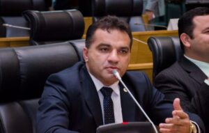 Josimar vota a favor da educação e derruba votos a favor do congelamento de salário dos professores