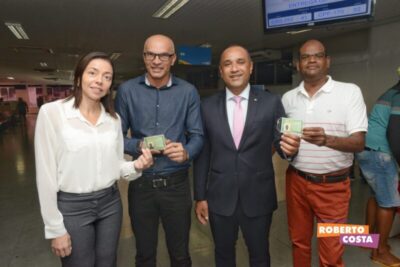Roberto Costa acompanha primeira emissão de RG que inclui prioridade aos diabéticos em filas