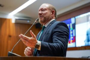 Othelino Neto diz que sente orgulho em ser oposição ao ‘desgoverno’ de Carlos Brandão