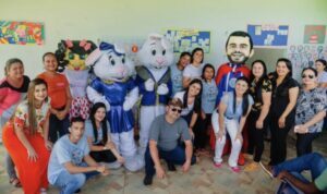 Primeira-dama Érika Costa leva comemoração da Páscoa aos usuários do CAPS