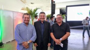 Prefeito Solimar Alves Impulsiona Inclusão Digital em Matões do Norte com Entrega de 20 Computadores