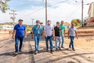 Em Benedito Leite, Othelino vistoria obras realizadas com emenda de sua autoria