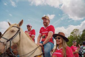 Othelino e Ana Paula prestigiam ‘Cavalgada da Amizade’ em Santa Helena