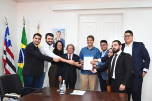 Vereadores entregam proposta de revisão do Plano Diretor ao prefeito Eduardo Braide