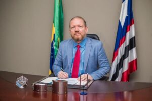 Othelino antecipa primeira parcela do 13° salário dos servidores da Assembleia para próxima quarta-feira