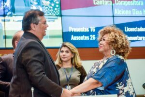 Flávio Dino e Alcione se encontram e selam união histórica