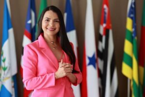 Janaína Ramos protocola projetos de lei que tratam da proteção a crianças e adolescentes