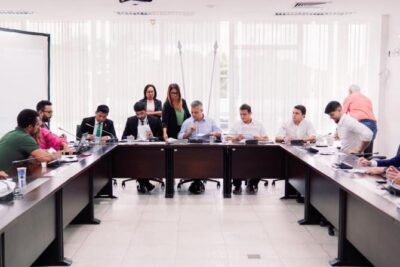 CCJ aprova parecer à MP que concede reajuste salarial aos professores do Estado