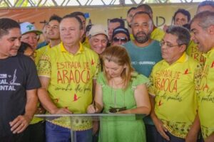 Iracema Vale afirma que pavimentação da estrada que dá acesso à Praia de Araoca impulsiona turismo na região
