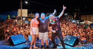 Multidão ferve ao som de Mano Walter na abertura do Carnaval de São Benedito do Rio Preto