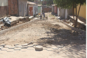Prefeitura realiza bloqueteamento de ruas no bairro da Caema