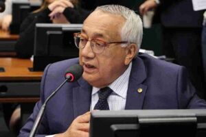 Gastão defende regime jurídico e limites para “calamidade pública”