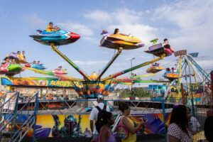 Mais de 700 crianças participam do primeiro dia do Brincando na Cidade no Parque de Diversões em Ribamar