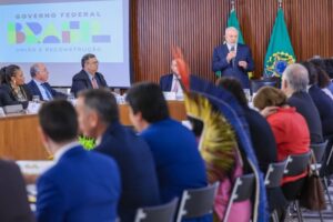 Juscelino Filho participa de reunião ministerial com presidente Lula