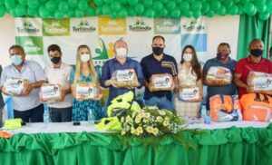 Othelino Neto entrega cestas básicas e kits esportivos em Turilândia