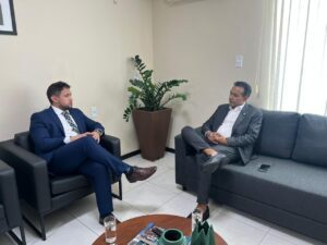 Deputado Júnior Cascaria discute melhorias para a educação
