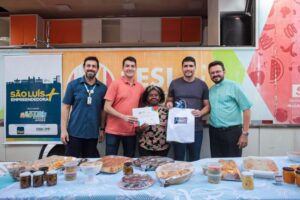 Fernando Braide e Daniel Oliveira incentivam empreendedorismo com entrega de kits aos formandos do Cozinha Empreendedora