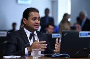 Weverton Rocha defende regulamentação da atividade de condução de navios nos portos