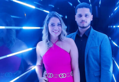 Ao lado do filho, empresária comemora dez anos de sucesso na Achei Comunicação