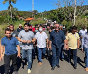 Hildo Rocha vistoria praça, hospital e sistema de abastecimento de água, em Governador Luiz Rocha