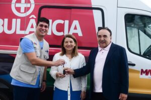 Governo do MA entrega ambulância com suporte avançado para Barreirinhas