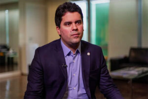 Ministro André Fufuca vai pedir a suspensão do futebol no país