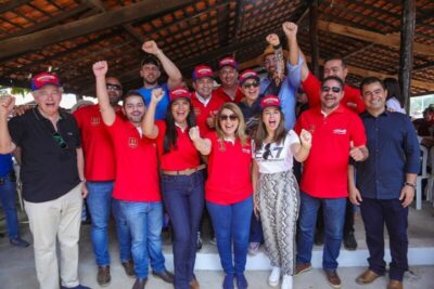 Iracema Vale acompanhada de vários deputados prestigia a tradicional Missa do Vaqueiro e Cavalgada em Colinas