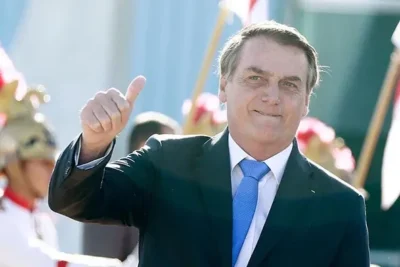 Bolsonaro comemora queda do desemprego e cutuca o PT