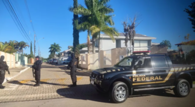 PF faz buscas na casa de Bolsonaro e apreende celulares dele e de Michelle