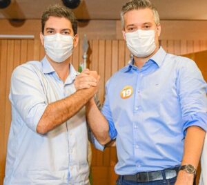 VÍDEO! Neto Evangelista passa vergonha ao ser questionado por um eleitor sobre o seu apoio a Eduardo Braide