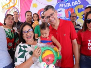 Diversão e homenagens marcam Festa das Crianças na Praça da Família