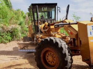 Prefeitura segue com ação de limpeza e desobstrução de vias na zona rural