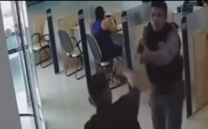 VÍDEO! Bandido se disfarça de PM para assaltar banco no Maranhão