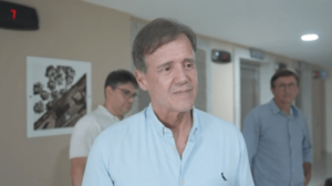 Aluísio Mendes ri à toa